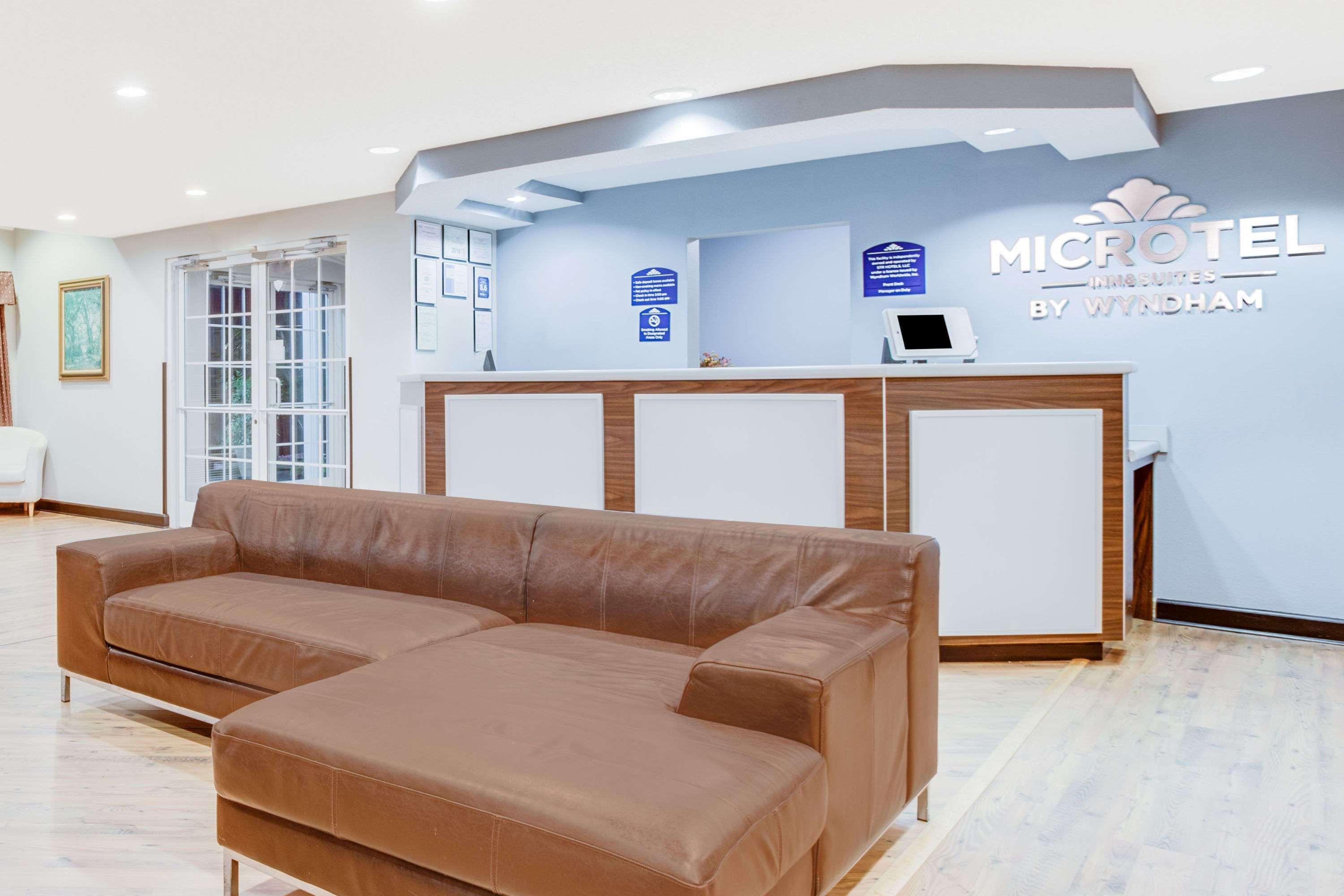 Microtel Inn & Suites Columbus North Екстериор снимка