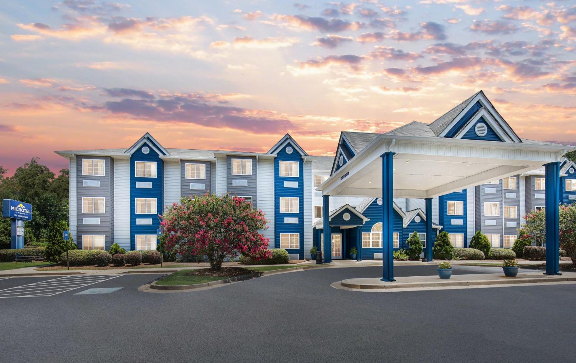Microtel Inn & Suites Columbus North Екстериор снимка