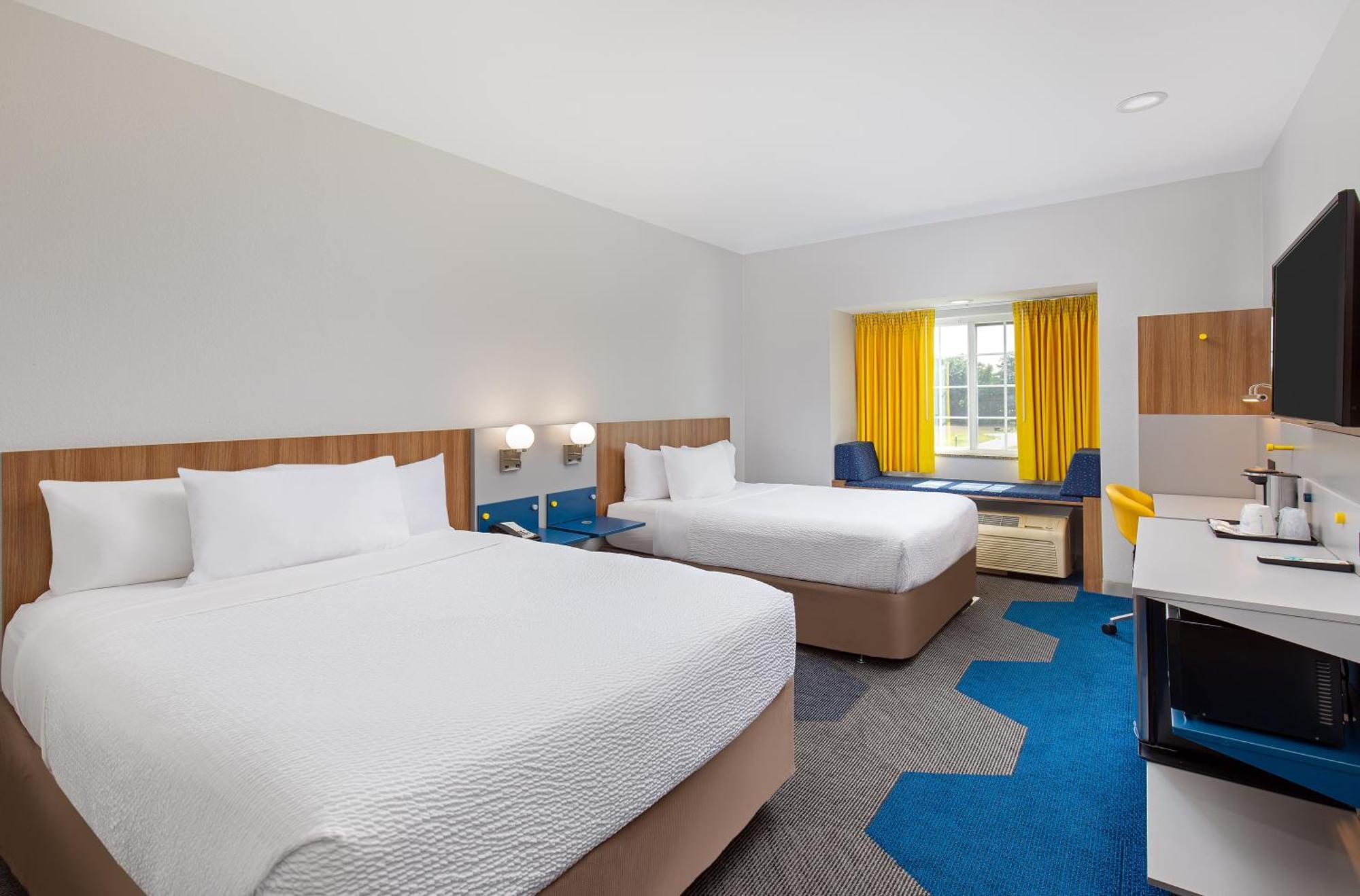 Microtel Inn & Suites Columbus North Екстериор снимка