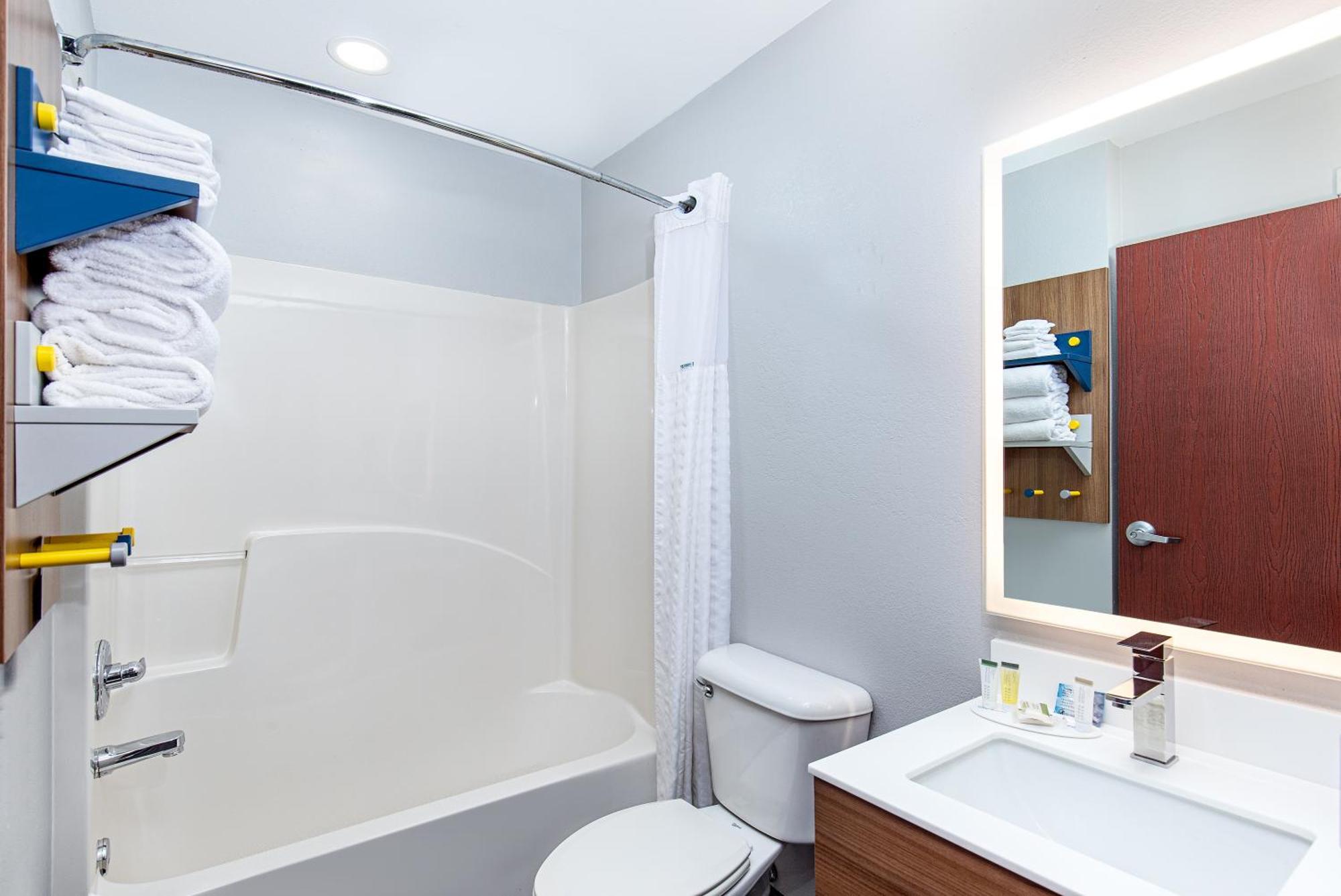 Microtel Inn & Suites Columbus North Екстериор снимка