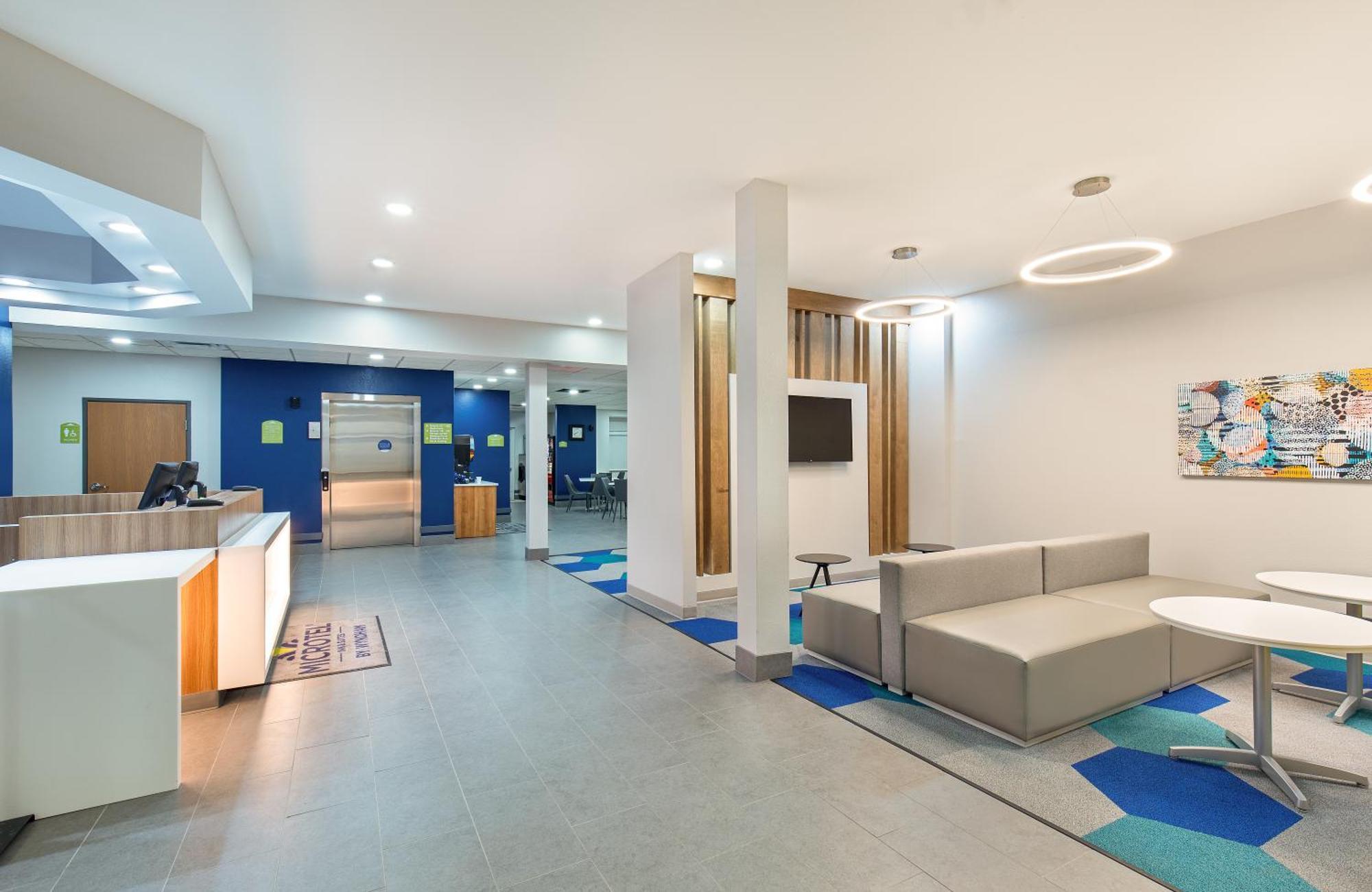 Microtel Inn & Suites Columbus North Екстериор снимка