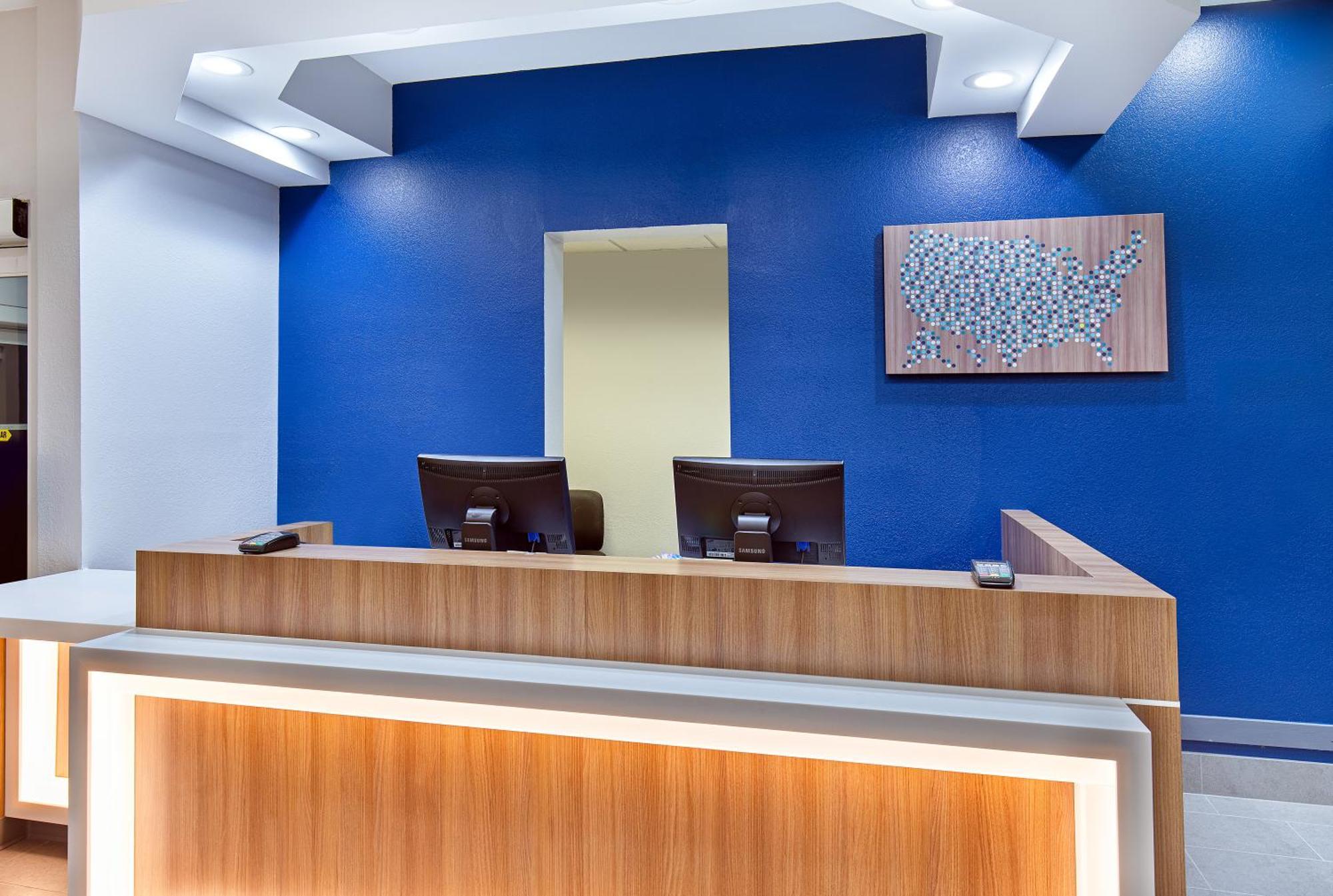 Microtel Inn & Suites Columbus North Екстериор снимка