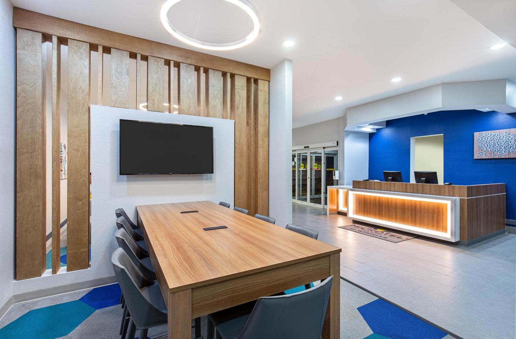 Microtel Inn & Suites Columbus North Екстериор снимка