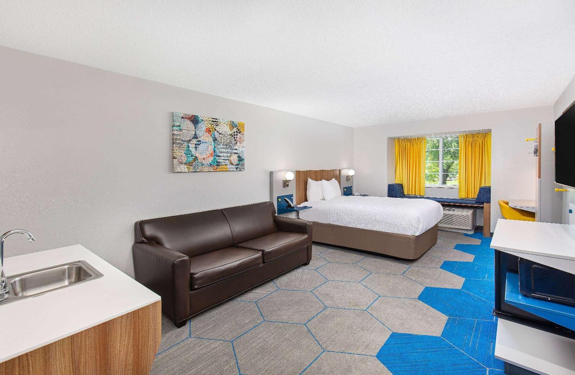 Microtel Inn & Suites Columbus North Екстериор снимка