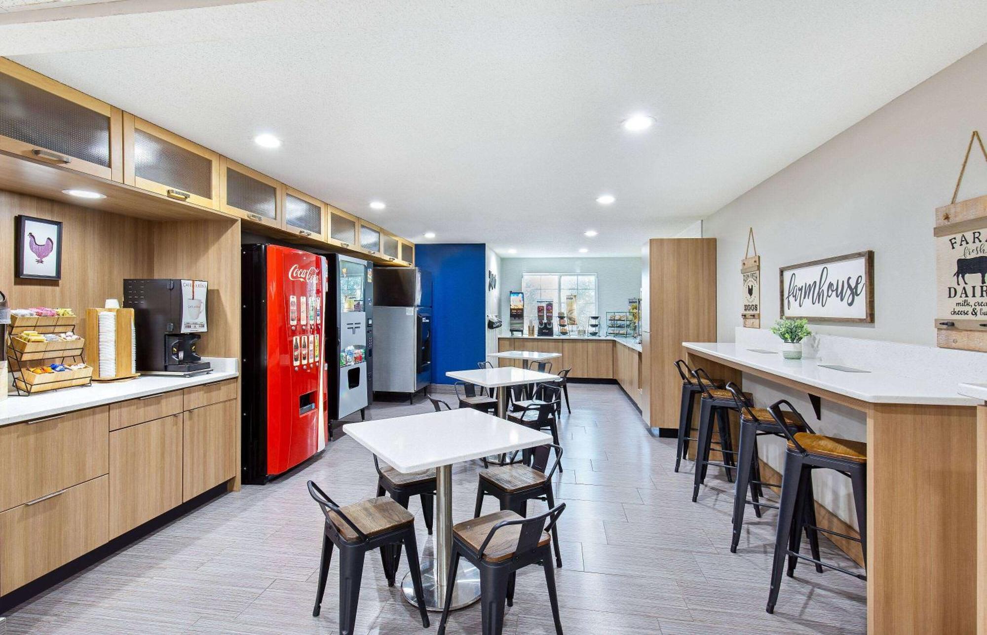 Microtel Inn & Suites Columbus North Екстериор снимка